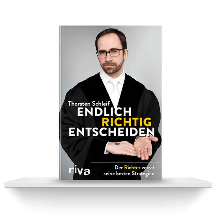 Endlich richtig entscheiden | Buch auf Regalbrett | Thorsten Schleif