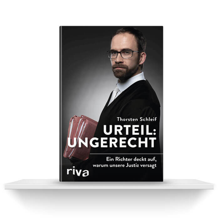 Urteil Ungerecht | Buch auf Regalbrett | Thorsten Schleif